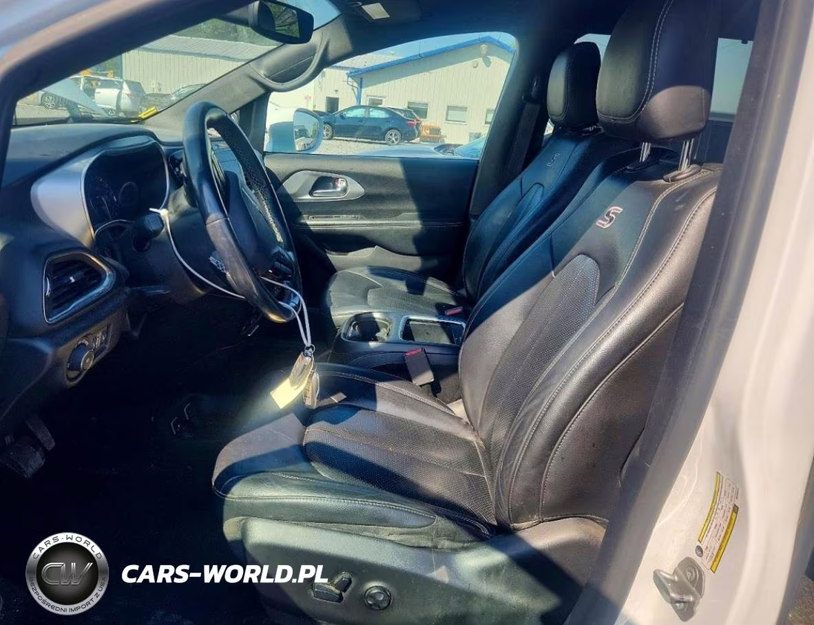 2019 Chrysler Pacifica Touring L Plus VIN:2C4RC1EG0KR742014 - 7