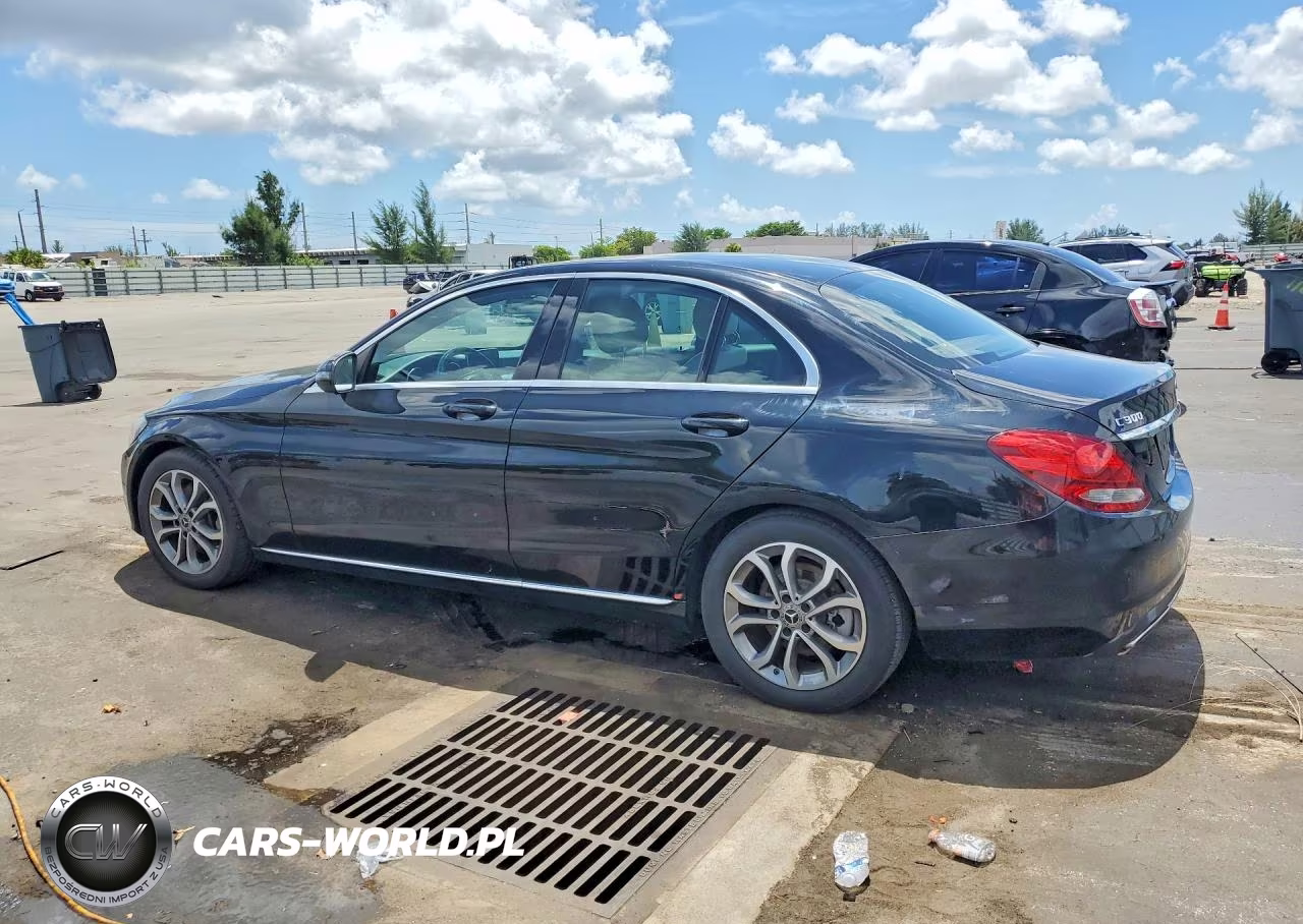 2018 Mercedes-Benz C 300 VIN:55SWF4JB8JU248935 - 2