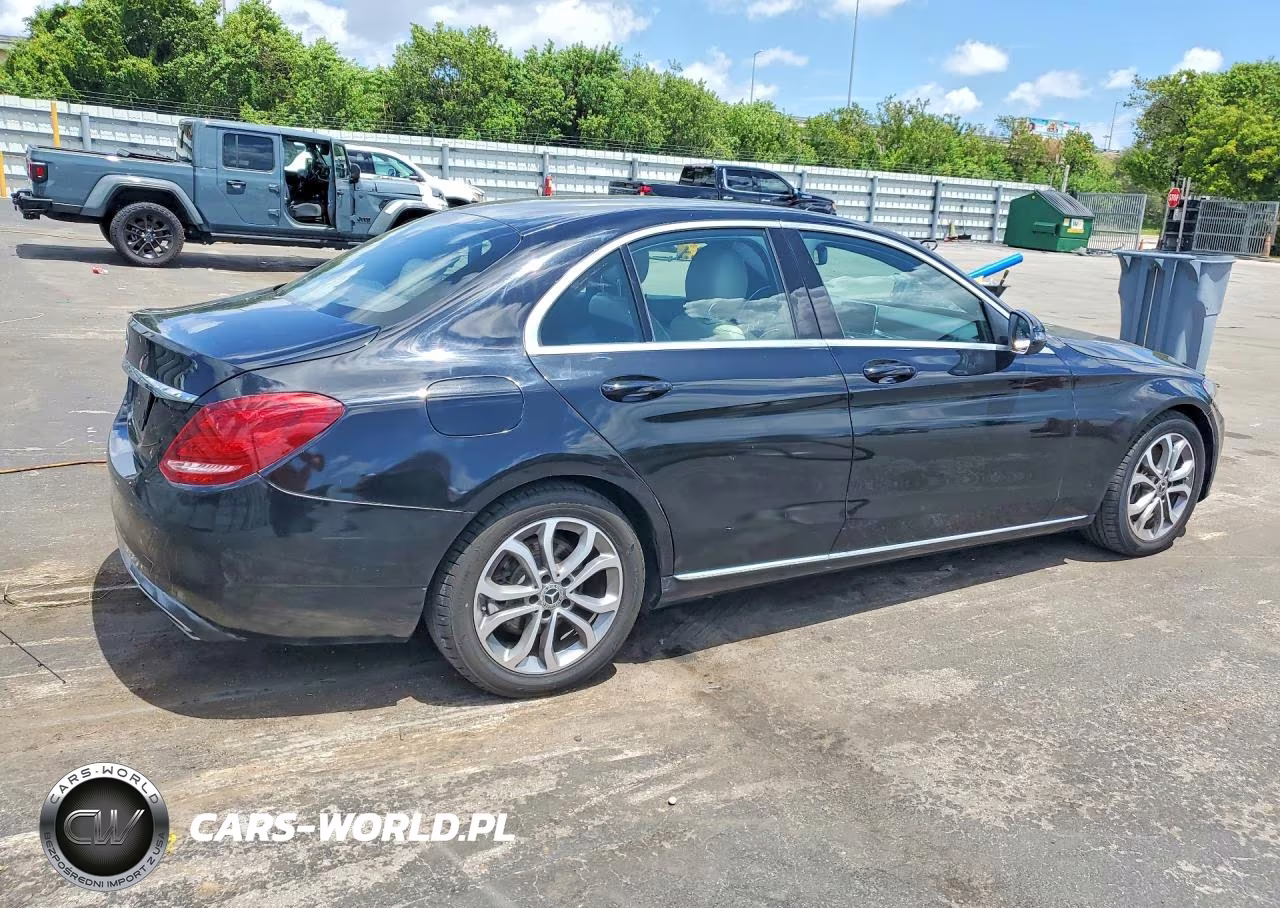 2018 Mercedes-Benz C 300 VIN:55SWF4JB8JU248935 - 3