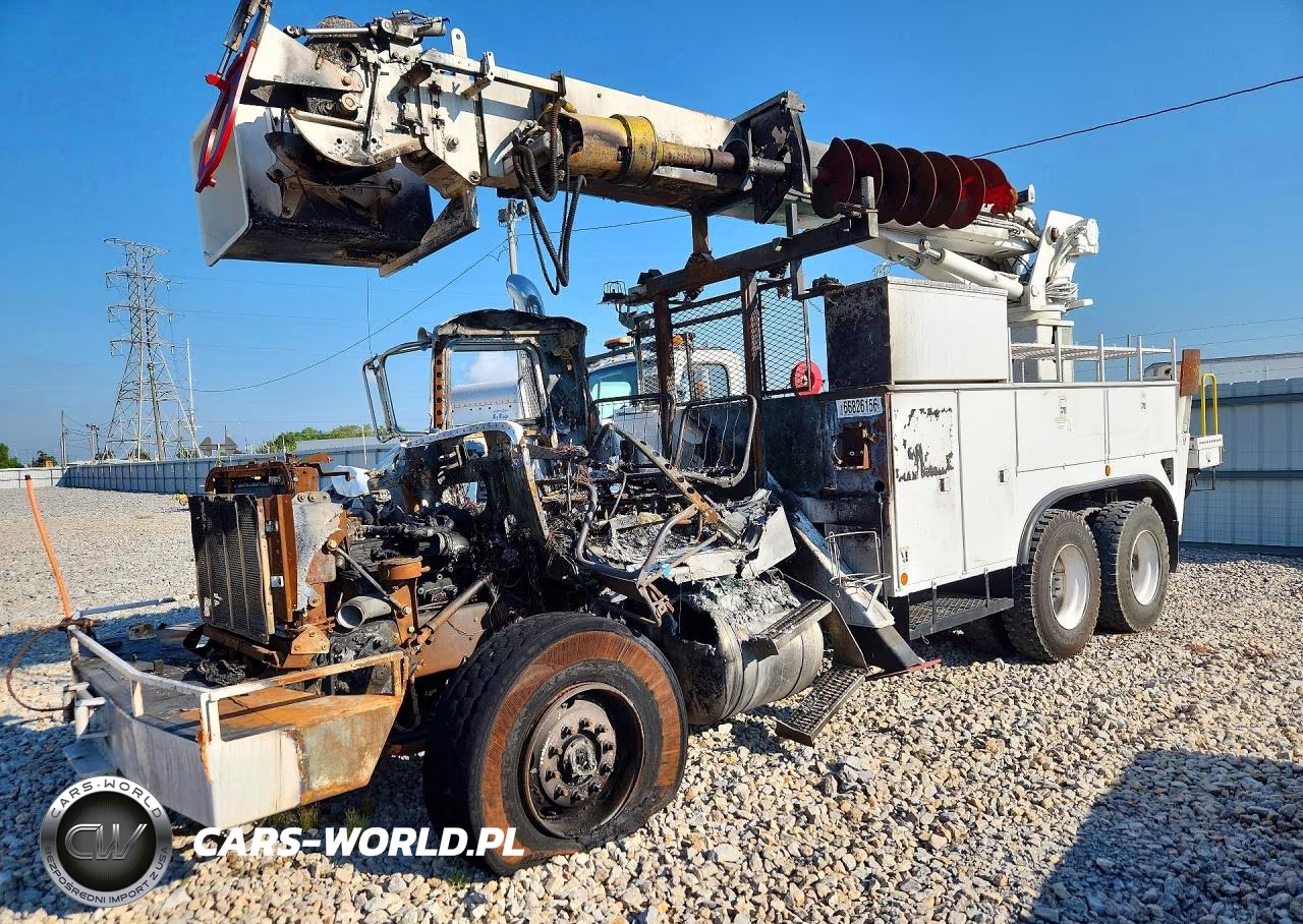 2008 Peterbilt 340 Digger Derrick Truck – zdjęcie 1 z 11
