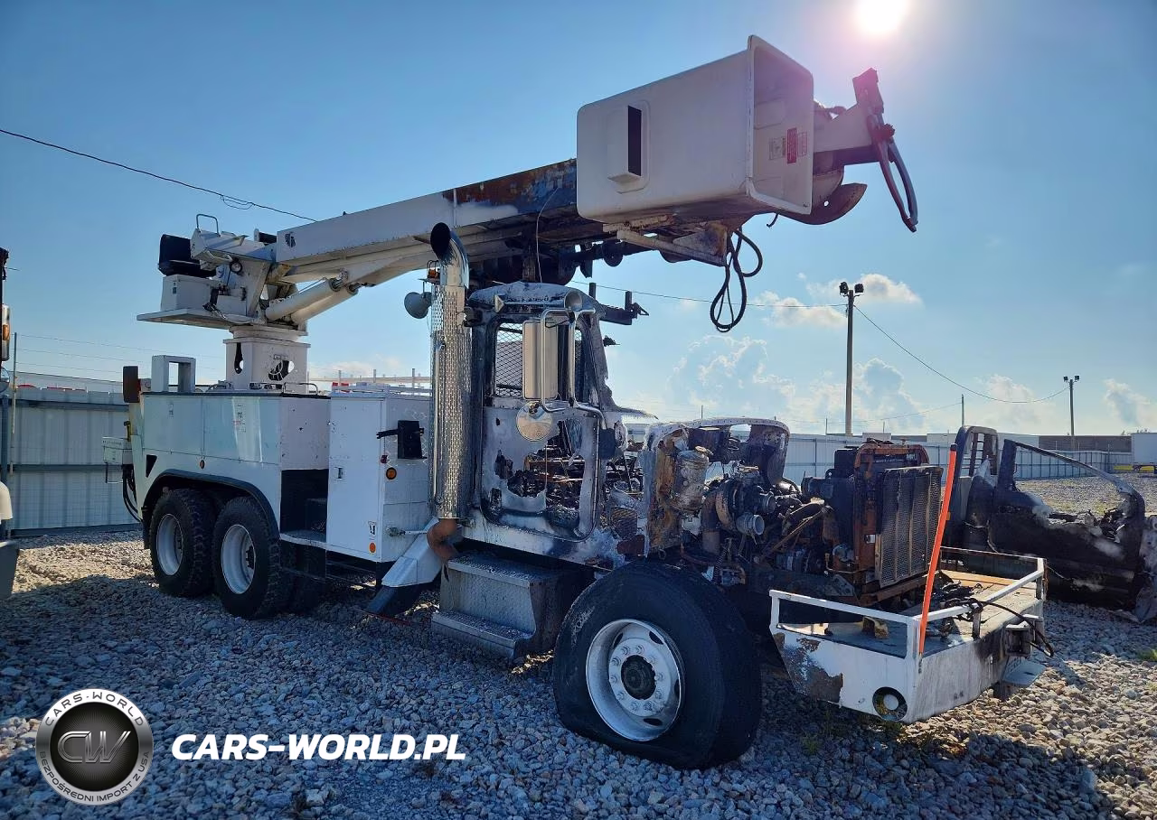 2008 Peterbilt 340 Digger Derrick Truck VIN:2NPRLN9X08M751778 - 4