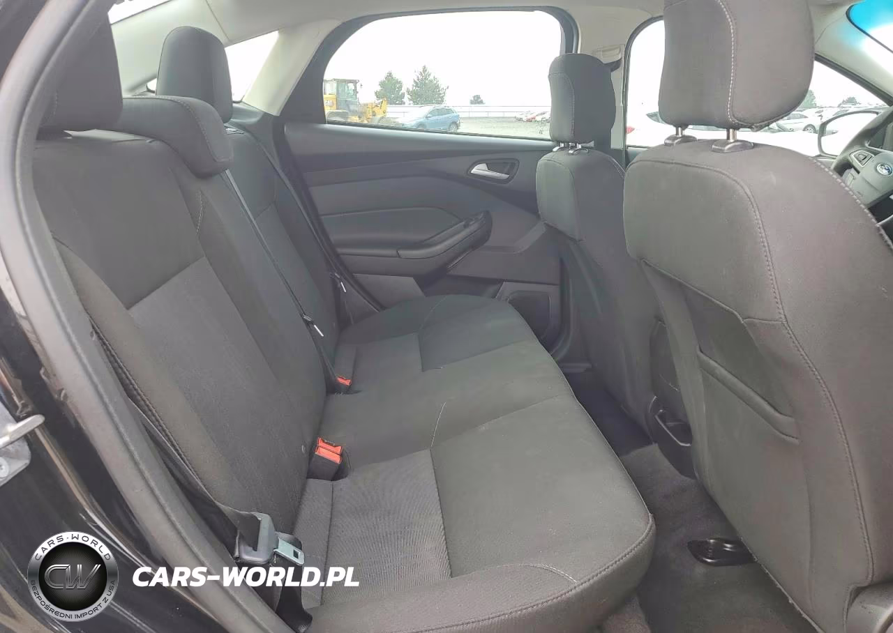 2018 Ford Focus Se VIN:1FADP3FE2JL304650 - 10