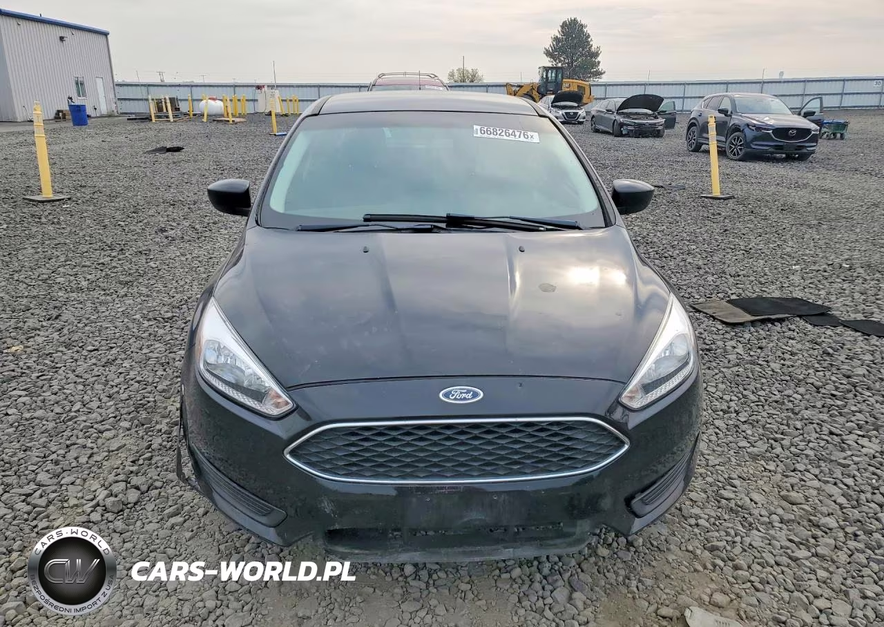 2018 Ford Focus Se VIN:1FADP3FE2JL304650 - 5