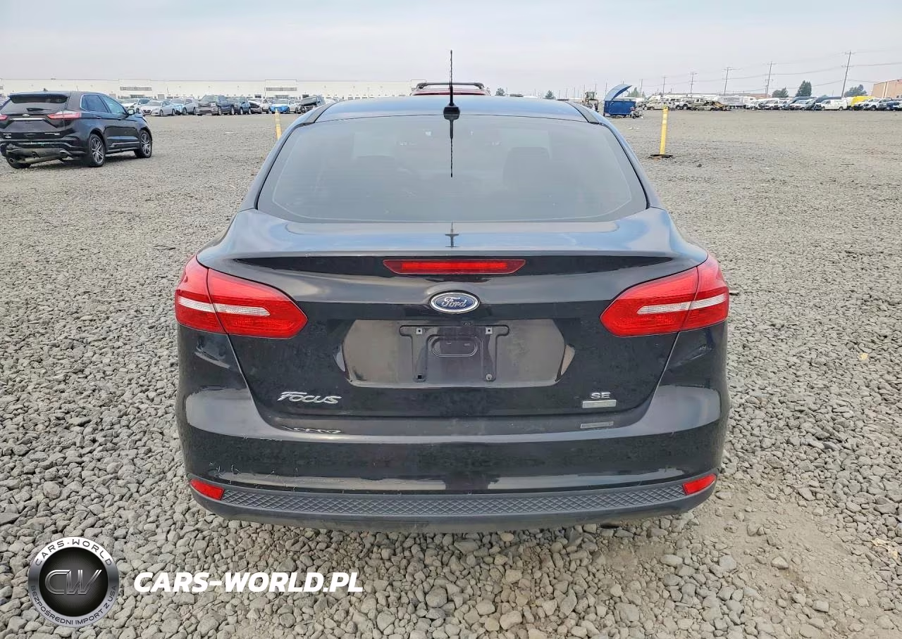 2018 Ford Focus Se VIN:1FADP3FE2JL304650 - 6