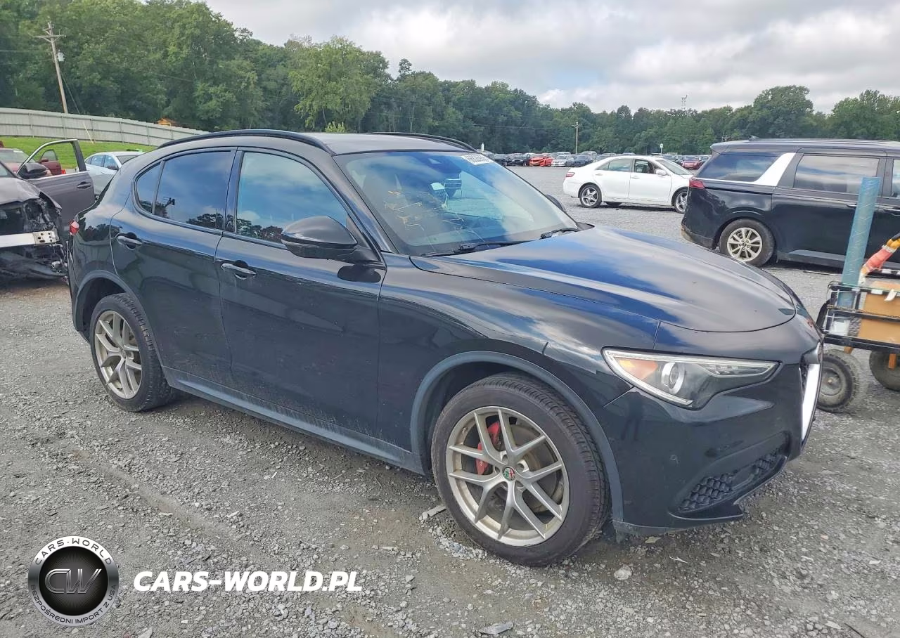 2018 Alfa Romeo Stelvio Ti Sport VIN:ZASFAKNNXJ7B90591 - 4