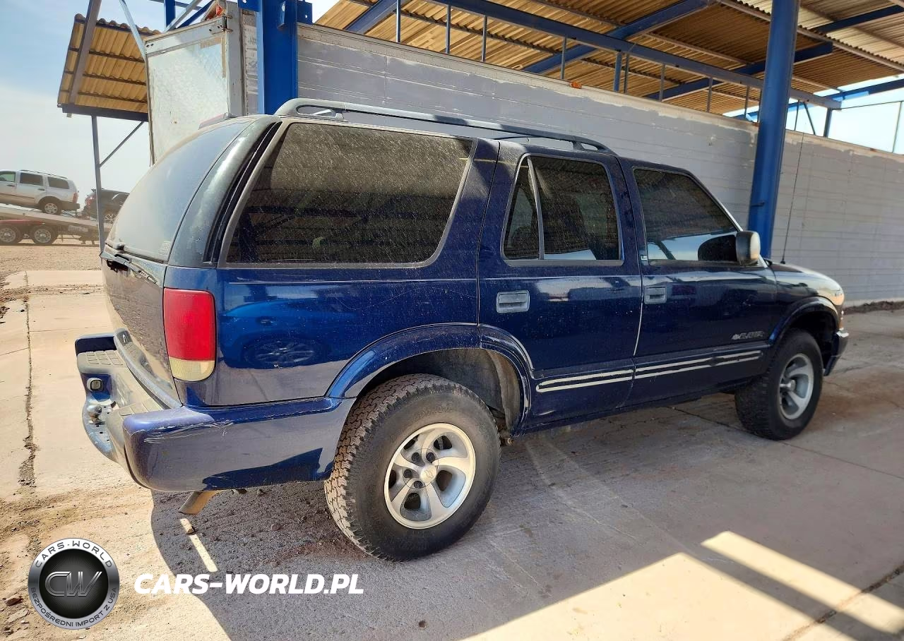 2002 Chevrolet Blazer VIN:1GNCS13W22K229811 - 3