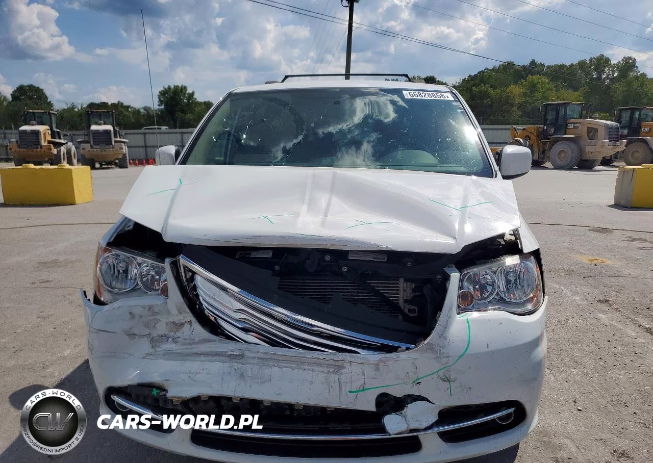2015 Chrysler Town & Country Touring VIN:2C4RC1BG5FR694570 - 5