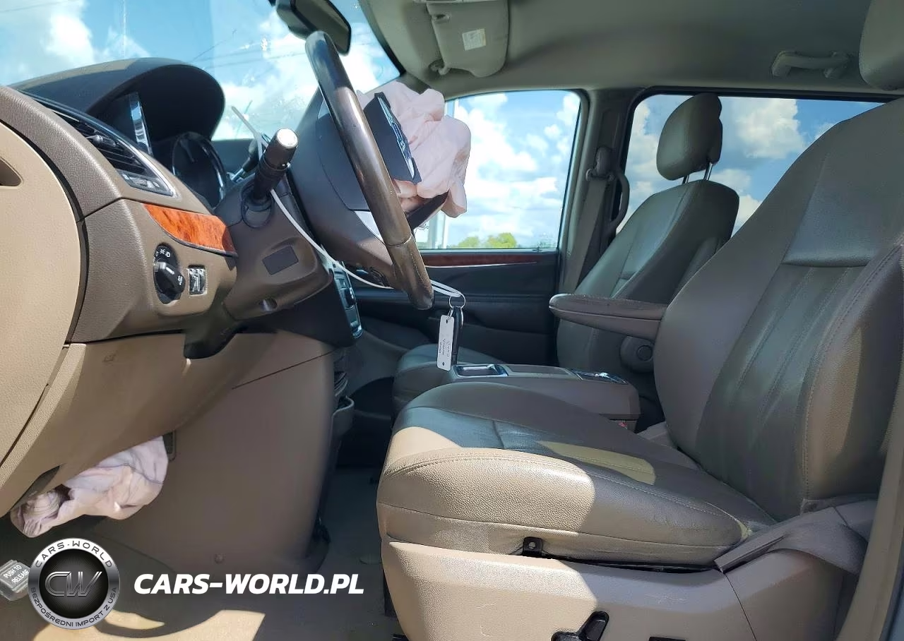 2015 Chrysler Town & Country Touring VIN:2C4RC1BG5FR694570 - 7
