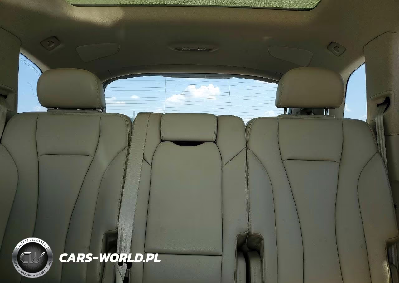 2018 Audi Q7 Premium Plus VIN:WA1LAAF75JD010077 - 10