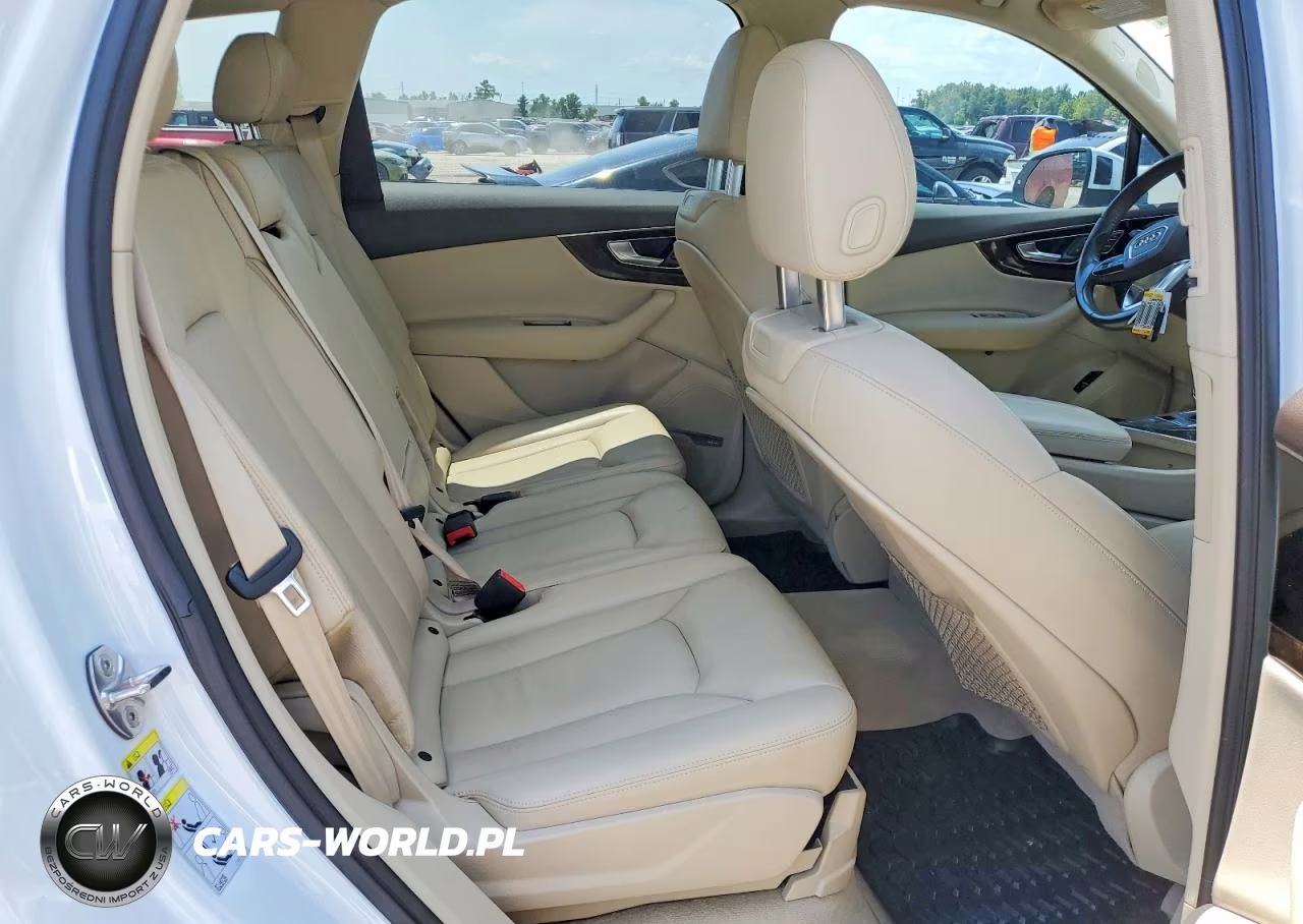 2018 Audi Q7 Premium Plus VIN:WA1LAAF75JD010077 - 11