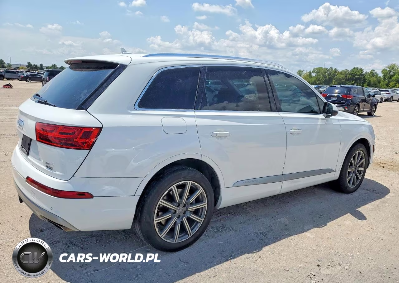 2018 Audi Q7 Premium Plus VIN:WA1LAAF75JD010077 - 3