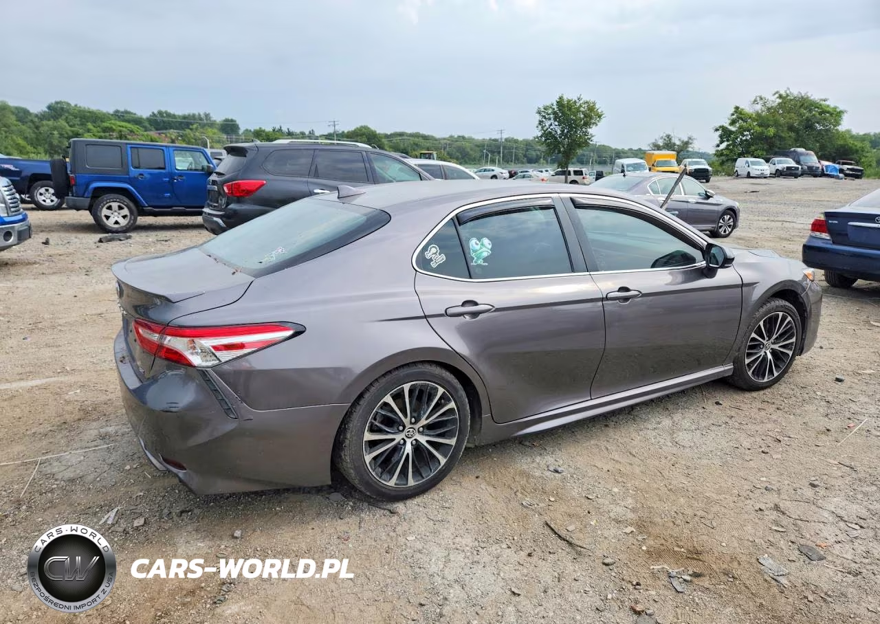 2020 Toyota Camry Se VIN:4T1G11AK9LU999311 - 3