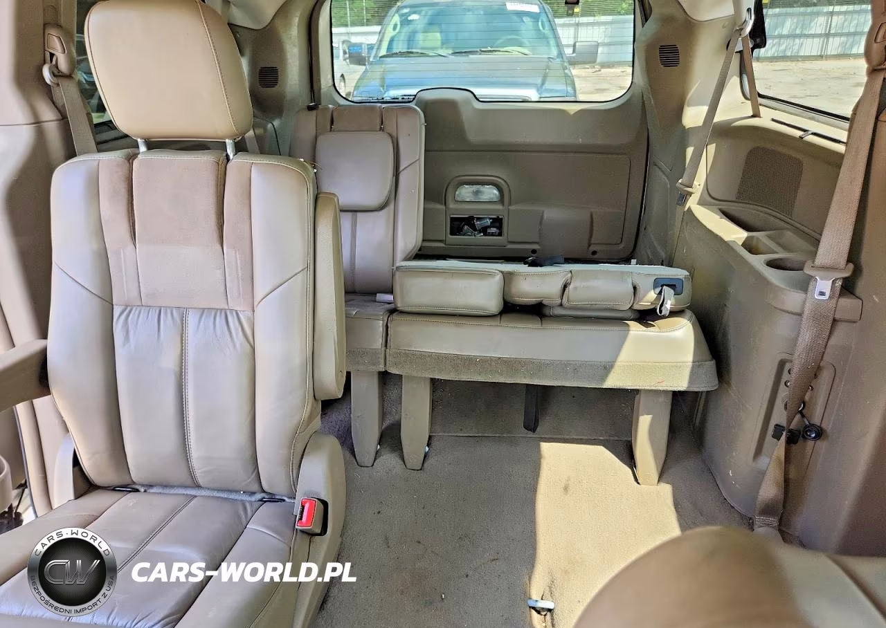 2011 Chrysler Town & Country Limited VIN:2A4RR6DGXBR656152 - 10