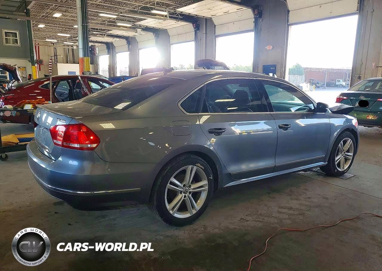 2015 Volkswagen Passat Sel VIN:1VWCV7A38FC022168 - 3