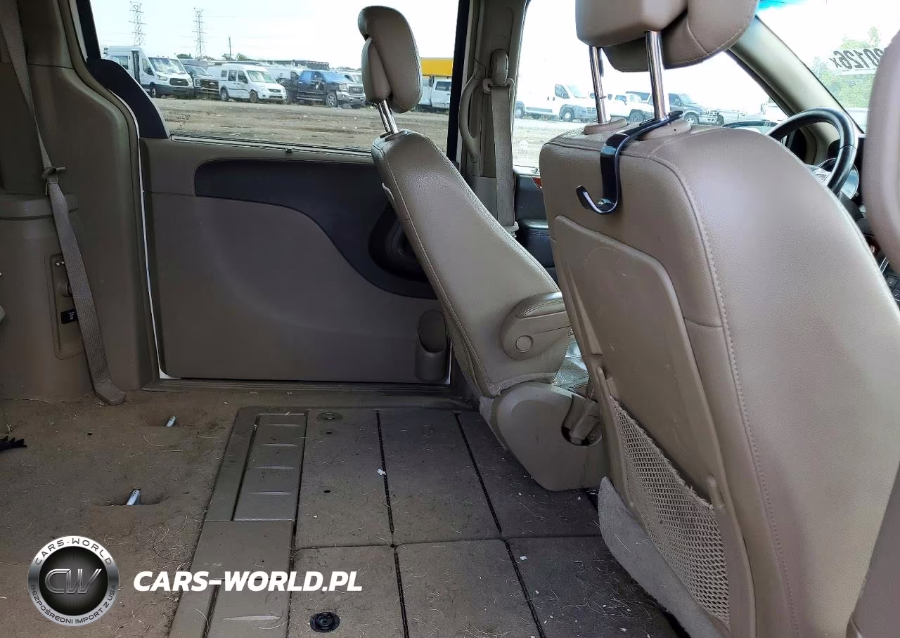 2013 Chrysler Town & Country Touring VIN:2C4RC1BG5DR569534 - 10