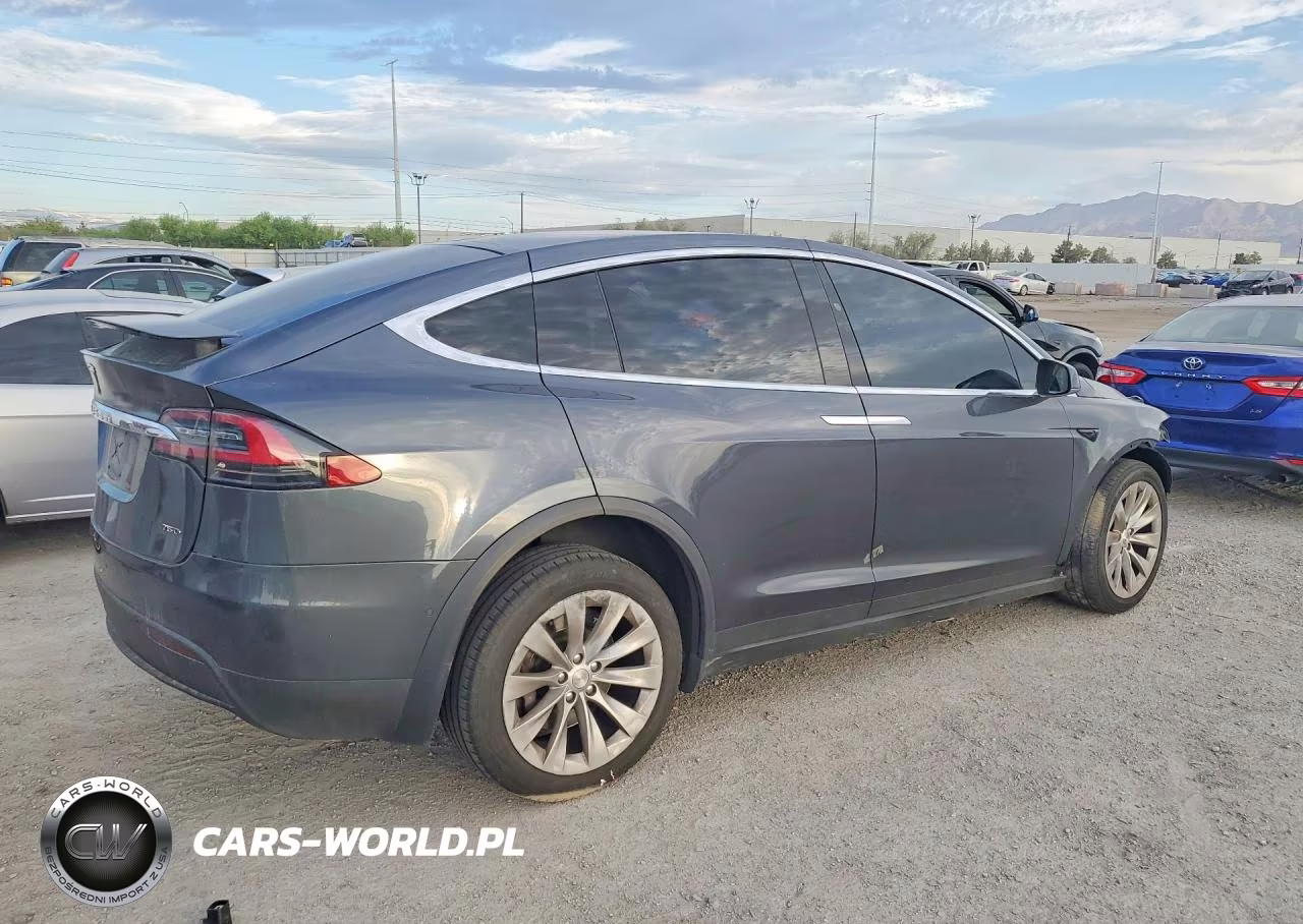 2016 Tesla Model X VIN:5YJXCDE28GF033573 - 3