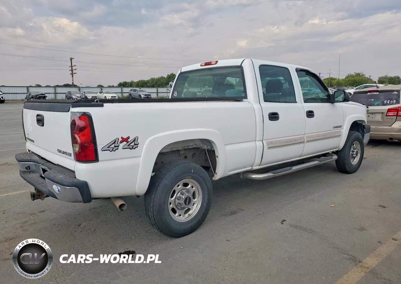 2004 Chevrolet Silverado K2500 Heavy Duty VIN:1GCHK23UX4F235127 - 3