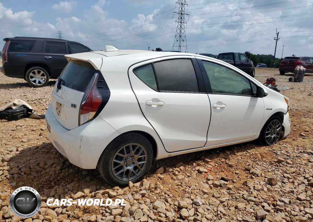 2016 Toyota Prius C One VIN:JTDKDTB39G1122284 - 3