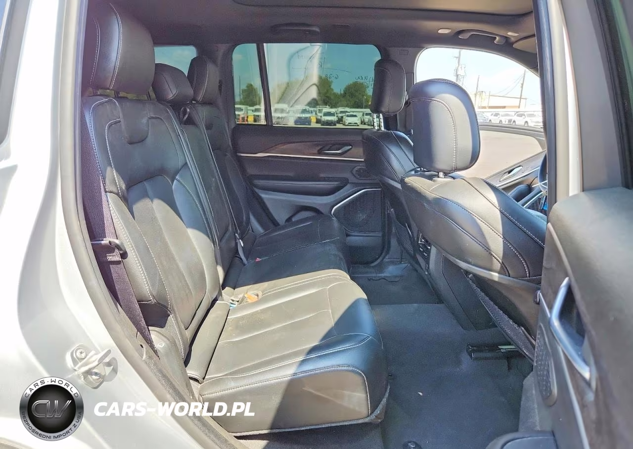 2025 Jeep Grand Cherokee 4Xe VIN:1C4RJYB64S8700998 - 11