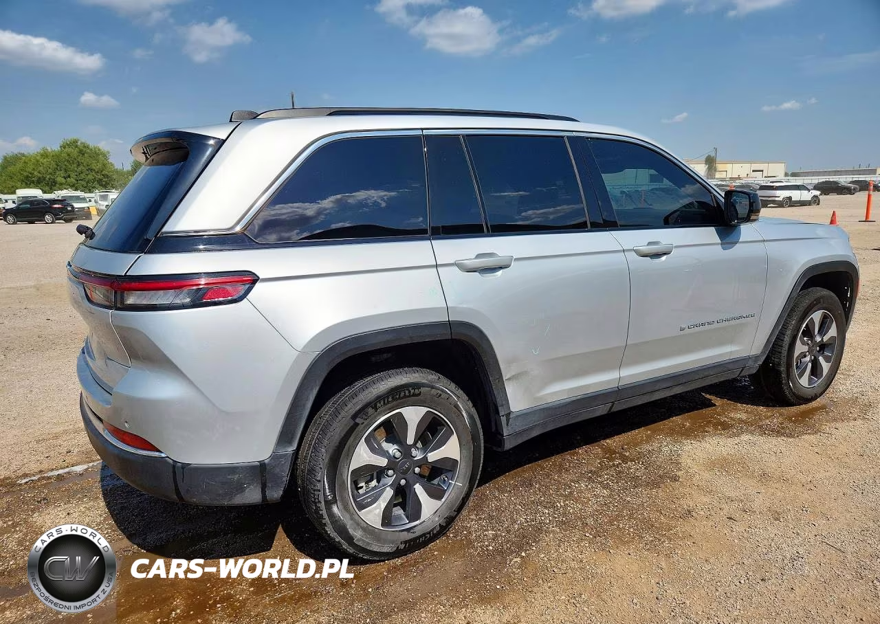 2025 Jeep Grand Cherokee 4Xe VIN:1C4RJYB64S8700998 - 3