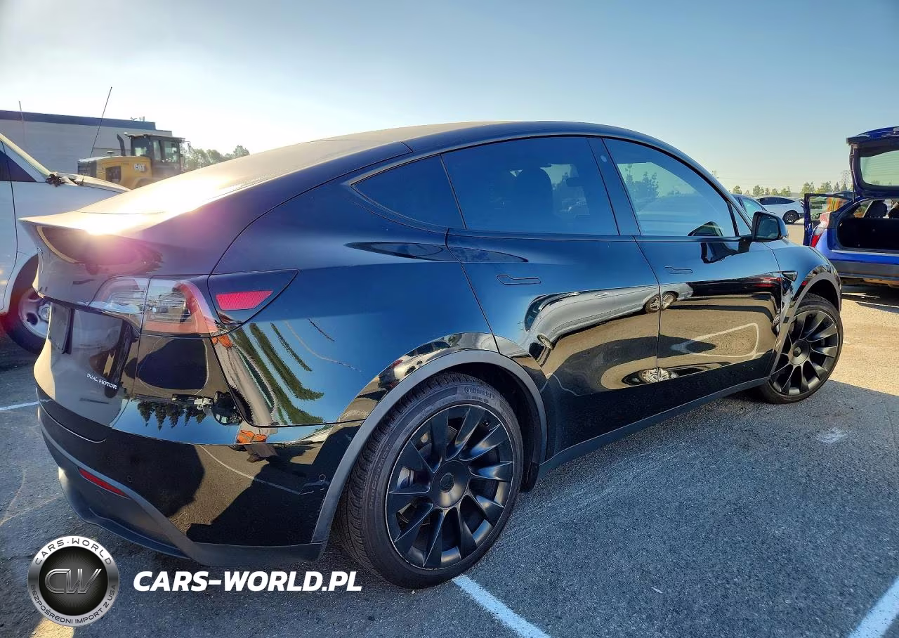 2020 Tesla Model Y VIN:5YJYGDEE3LF018296 - 3