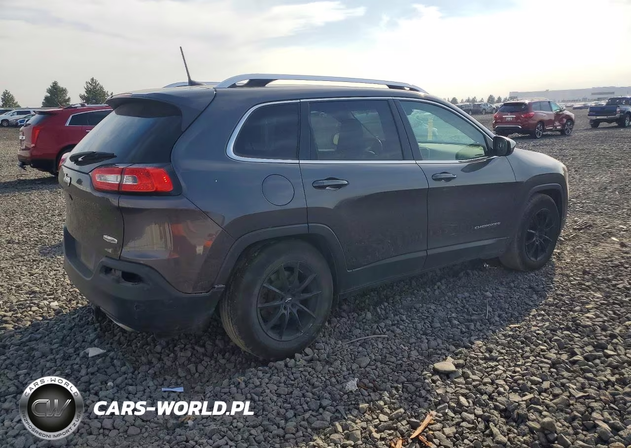 2017 Jeep Cherokee Latitude VIN:1C4PJMCS3HW656749 - 3