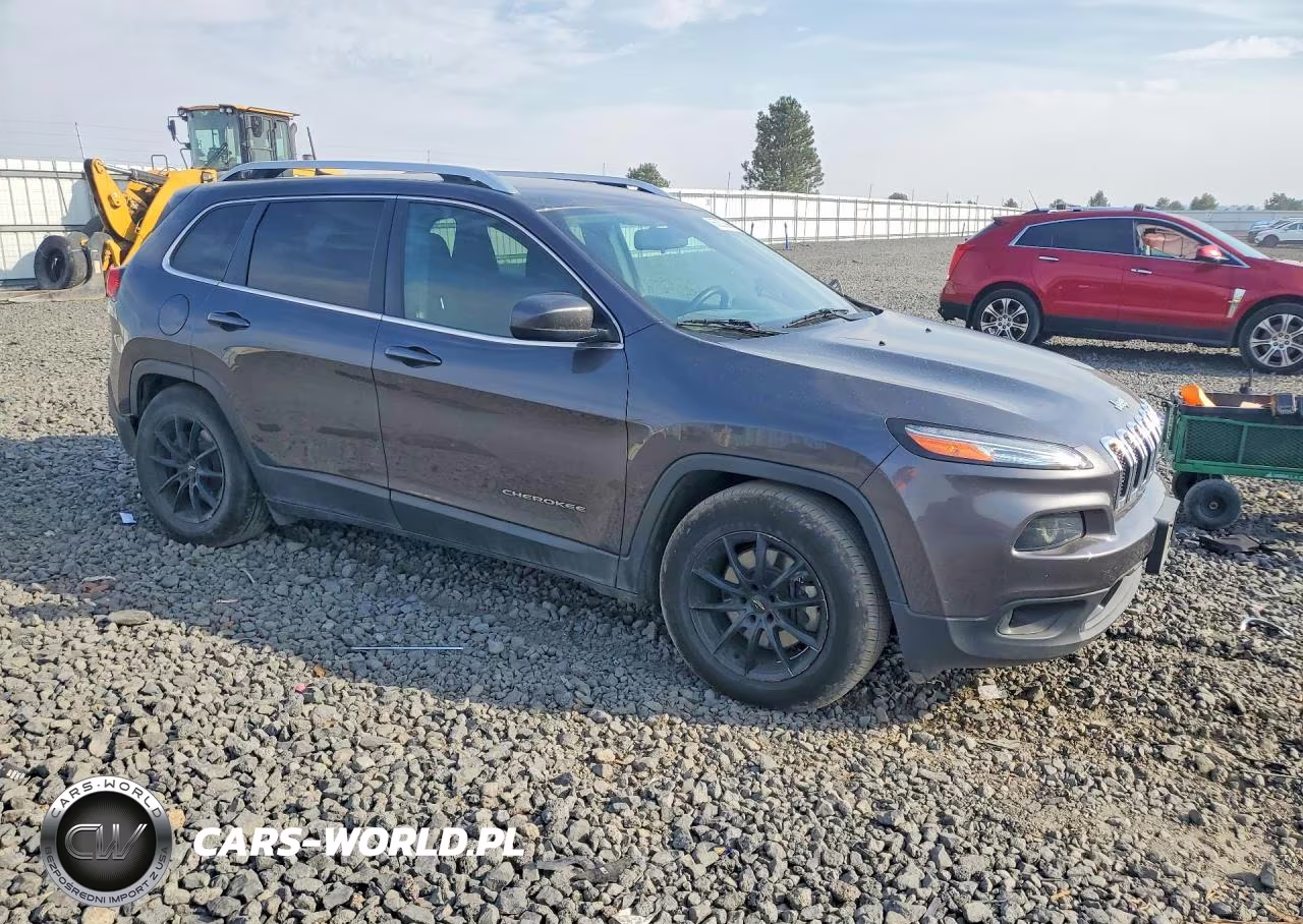 2017 Jeep Cherokee Latitude VIN:1C4PJMCS3HW656749 - 4