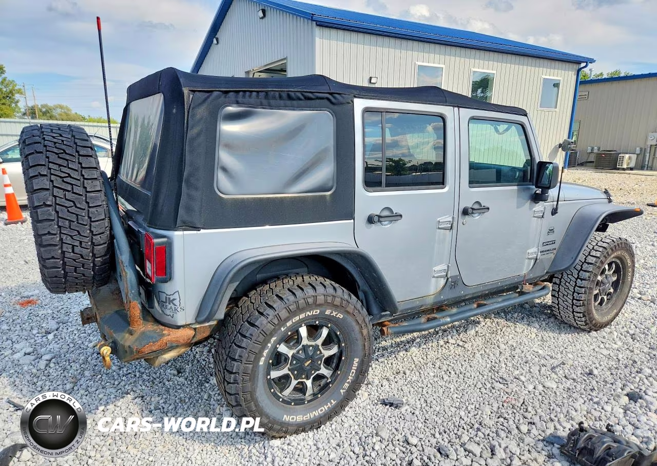2014 Jeep Wrangler Unlimited Sport VIN:1C4BJWDG8EL190684 - 3