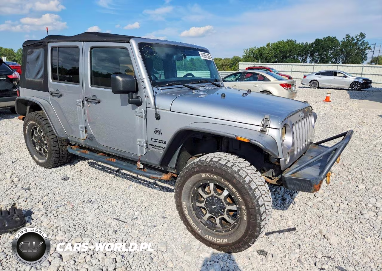 2014 Jeep Wrangler Unlimited Sport VIN:1C4BJWDG8EL190684 - 4