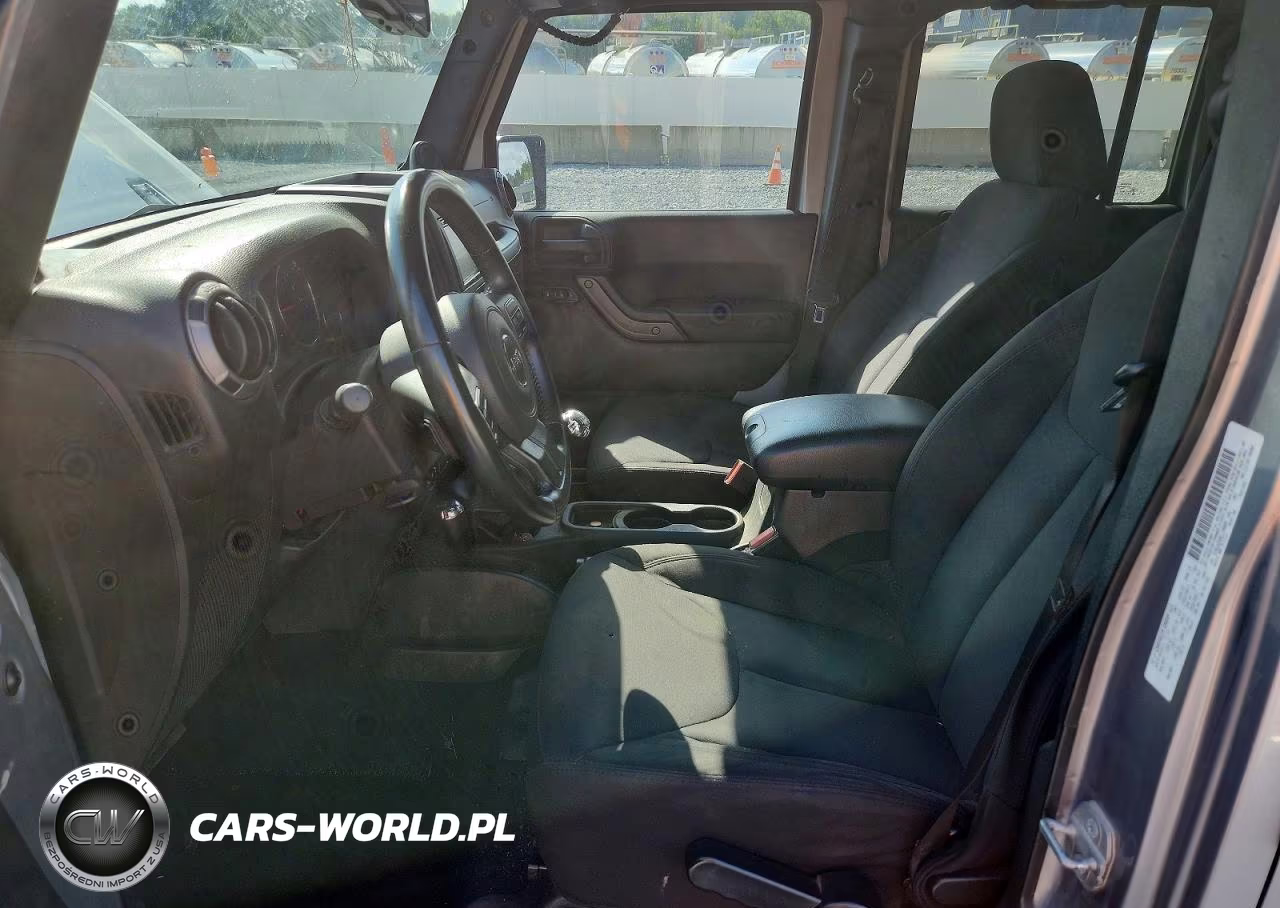 2014 Jeep Wrangler Unlimited Sport VIN:1C4BJWDG8EL190684 - 7