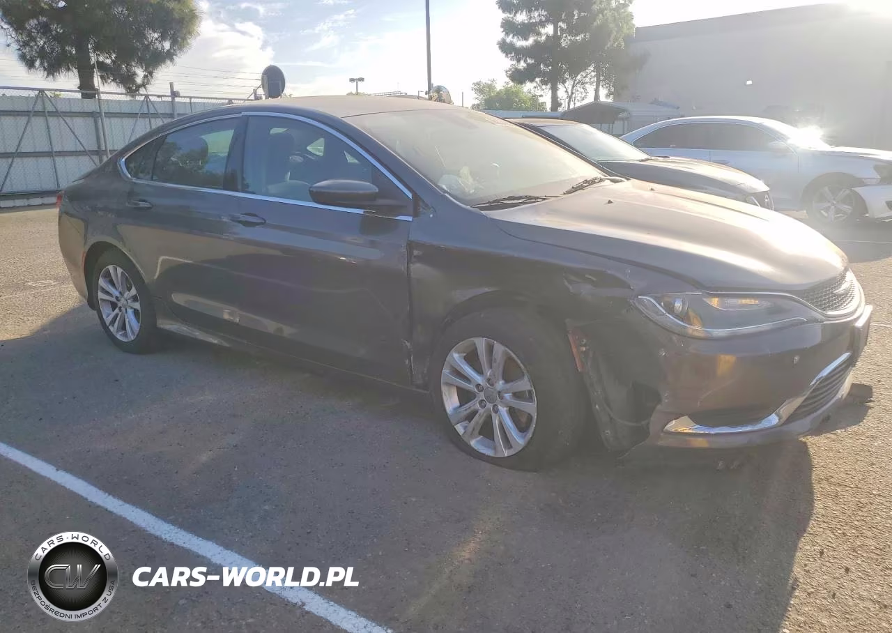 2015 Chrysler 200 Limited VIN:1C3CCCABXFN747417 - 4