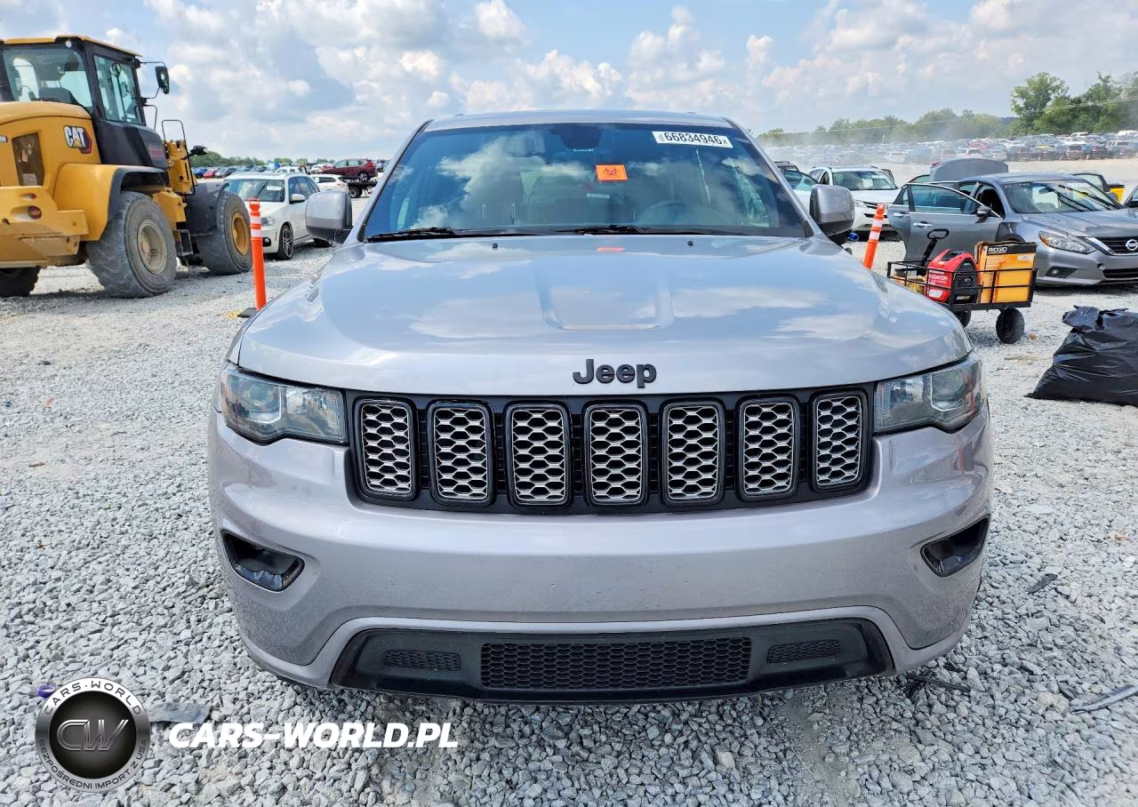 2018 Jeep Grand Cherokee Laredo VIN:1C4RJEAG5JC110006 - 5