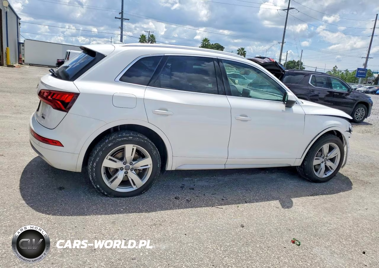 2018 Audi Q5 Premium Plus VIN:WA1BNAFY0J2072930 - 3