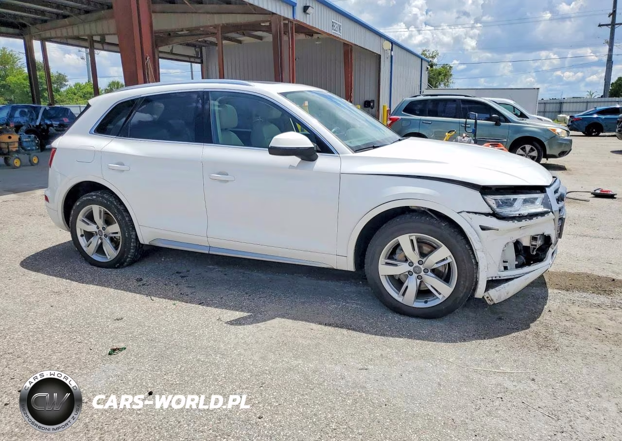 2018 Audi Q5 Premium Plus VIN:WA1BNAFY0J2072930 - 4