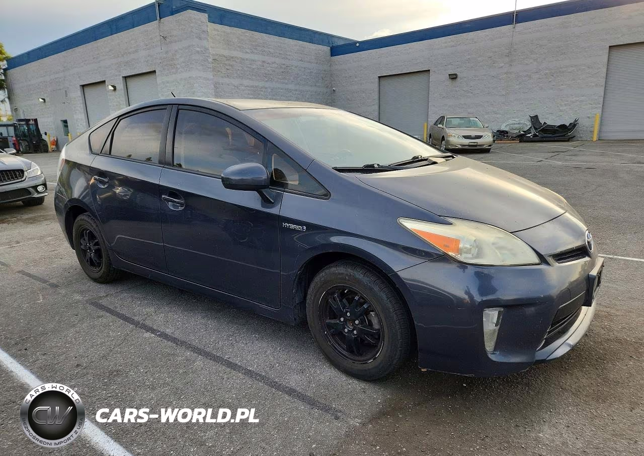 2013 Toyota Prius Two VIN:JTDKN3DU5D1707202 - 4