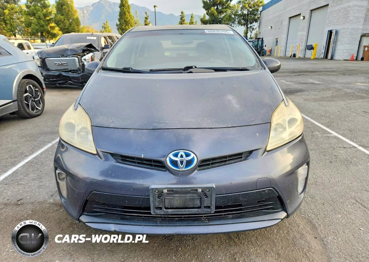 2013 Toyota Prius Two VIN:JTDKN3DU5D1707202 - 5