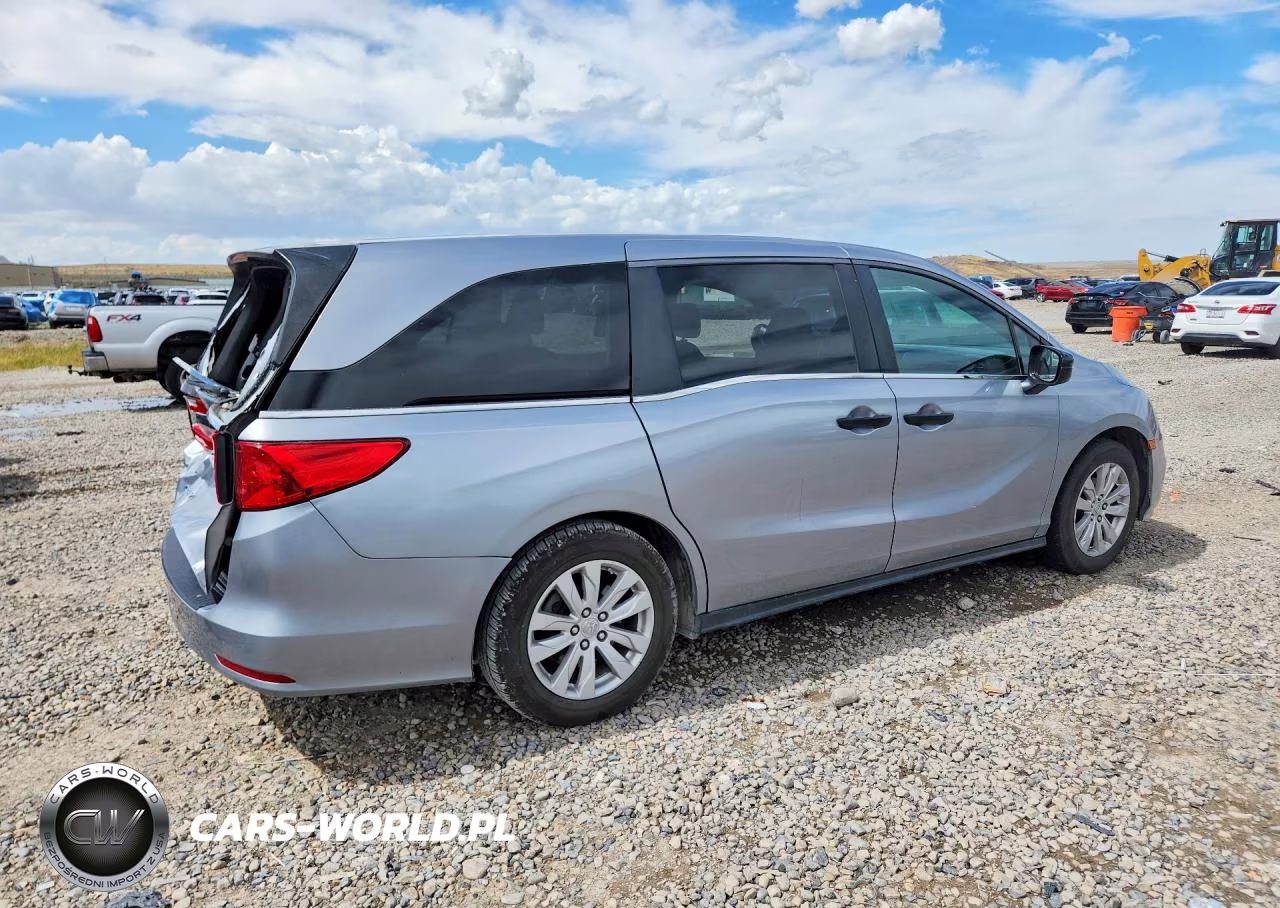 2018 Honda Odyssey Lx VIN:5FNRL6H25JB106924 - 3