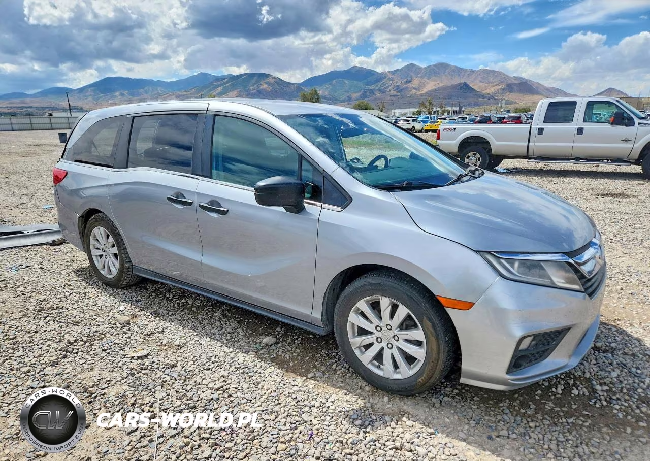 2018 Honda Odyssey Lx VIN:5FNRL6H25JB106924 - 4