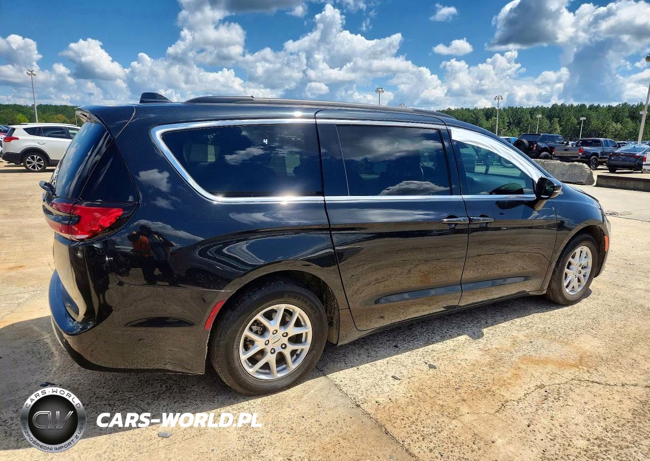 2022 Chrysler Pacifica Touring L VIN:2C4RC1BG1NR170721 - 3
