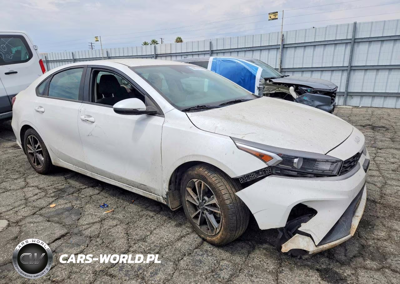 2023 Kia Forte Lxs VIN:3KPF24AD6PE616980 - 4