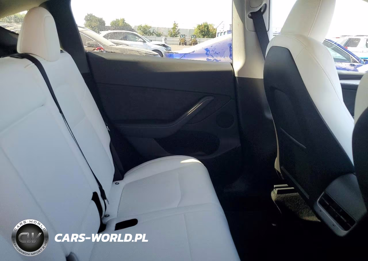 2024 Tesla Model Y VIN:7SAYGDED0RF033308 - 11