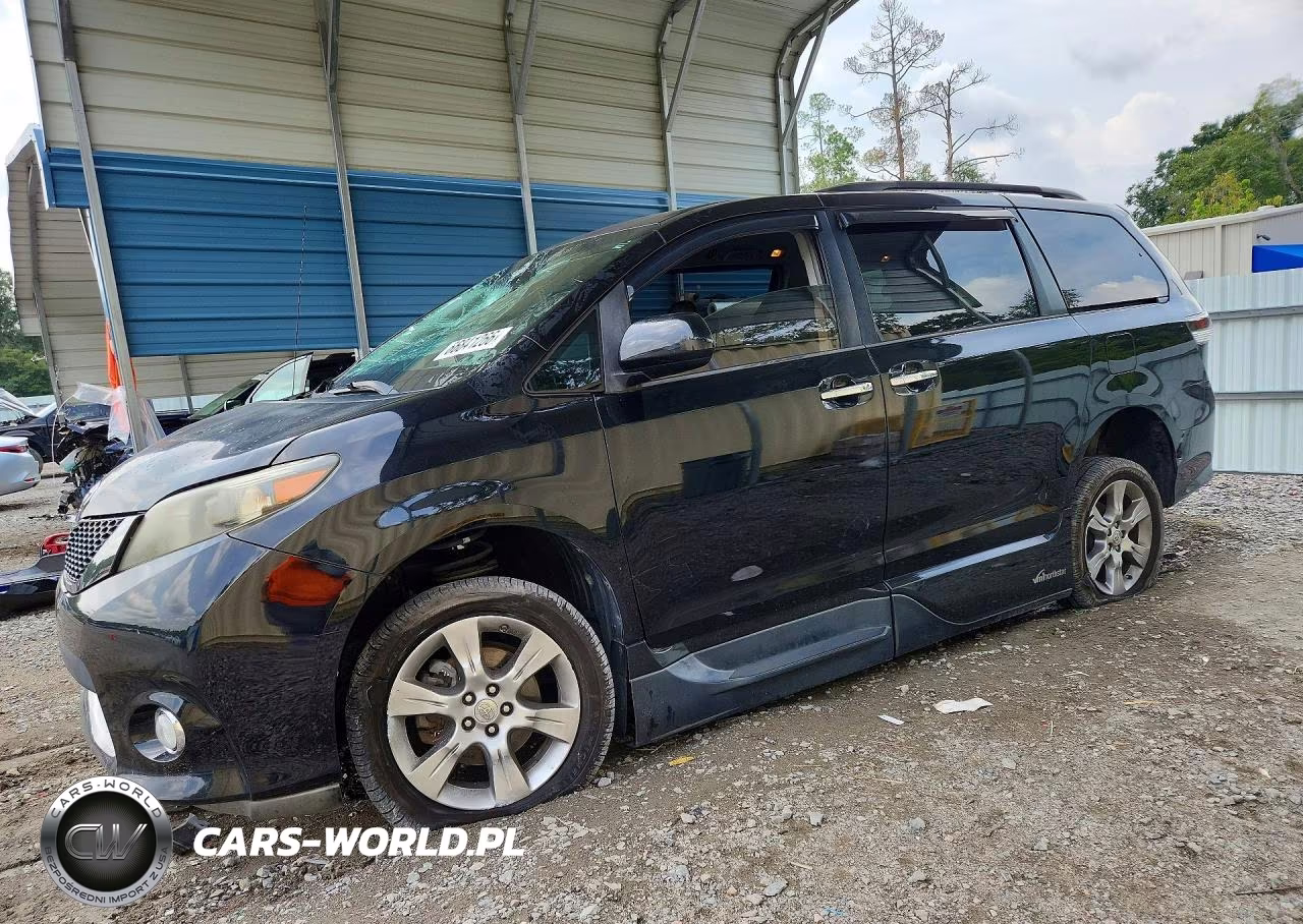 2013 Toyota Sienna Sport – zdjęcie 1 z 13