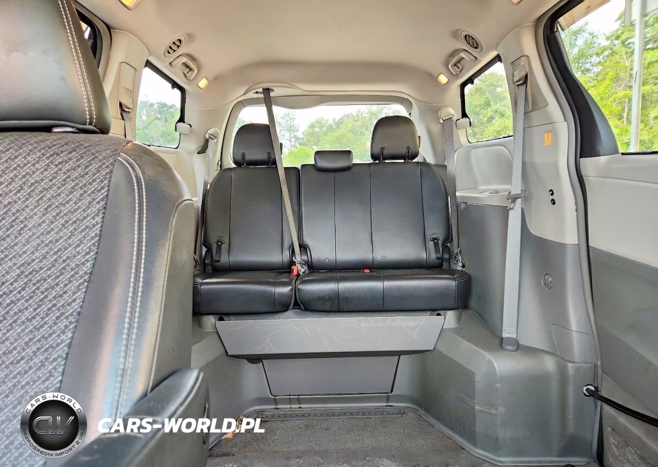2013 Toyota Sienna Sport VIN:5TDXK3DC1DS310465 - 10
