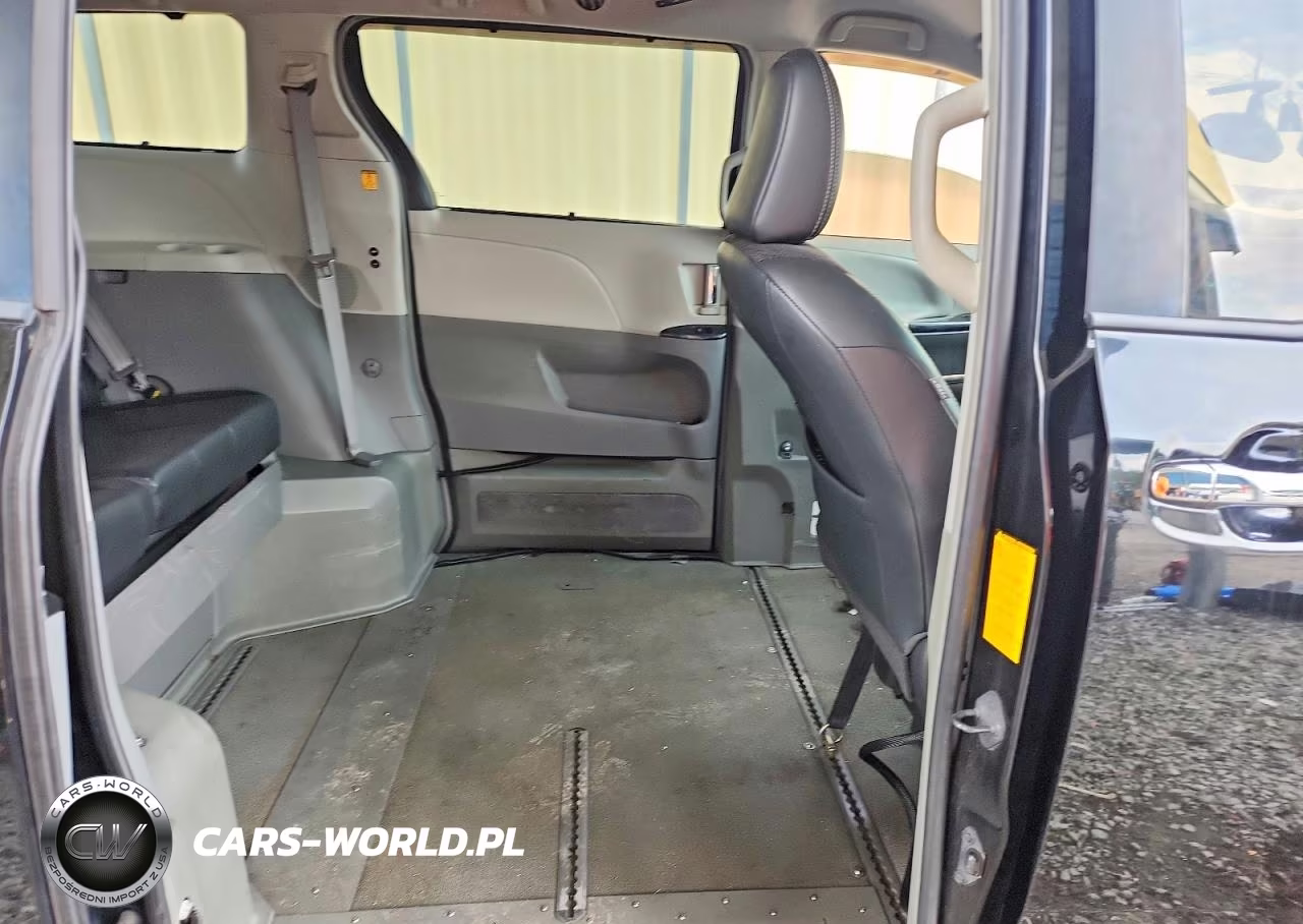 2013 Toyota Sienna Sport VIN:5TDXK3DC1DS310465 - 11