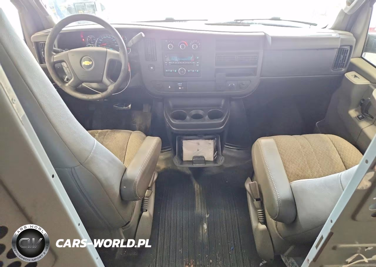 2017 Chevrolet Express G3500 VIN:1GCZGGFG6H1103218 - 8