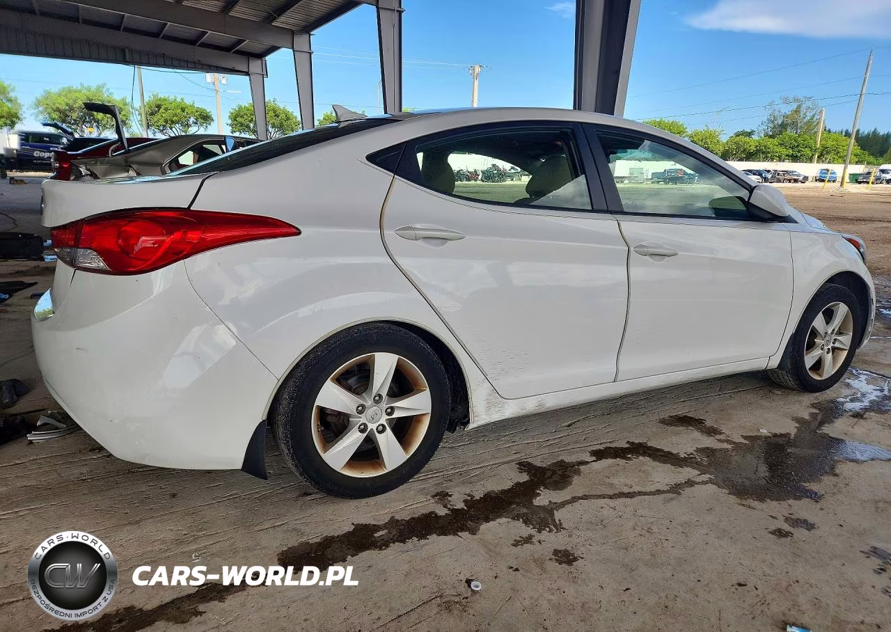 2013 Hyundai Elantra Gls VIN:5NPDH4AE5DH329796 - 3