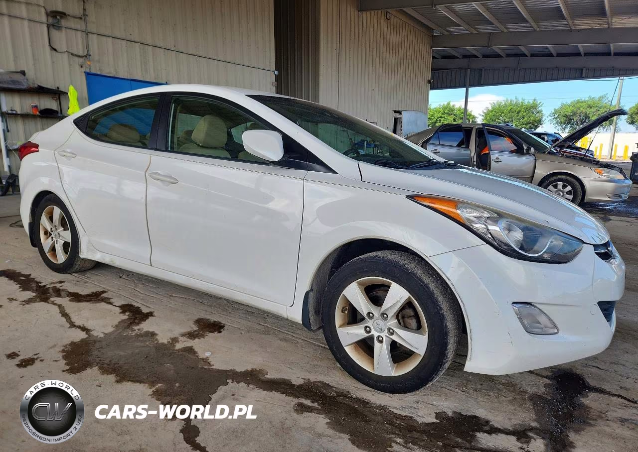 2013 Hyundai Elantra Gls VIN:5NPDH4AE5DH329796 - 4