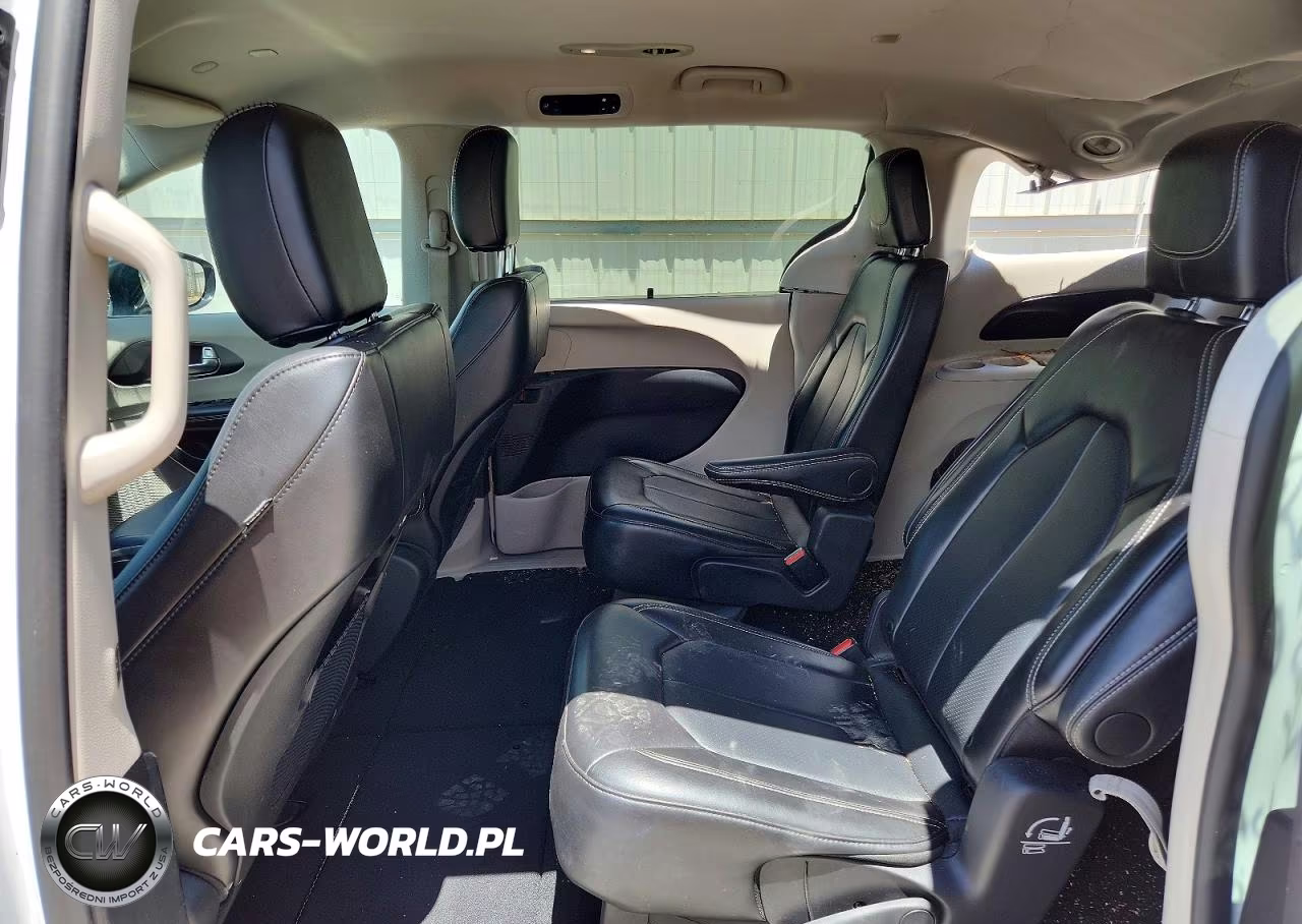 2024 Chrysler Pacifica Touring L VIN:2C4RC1BG9RR176370 - 11