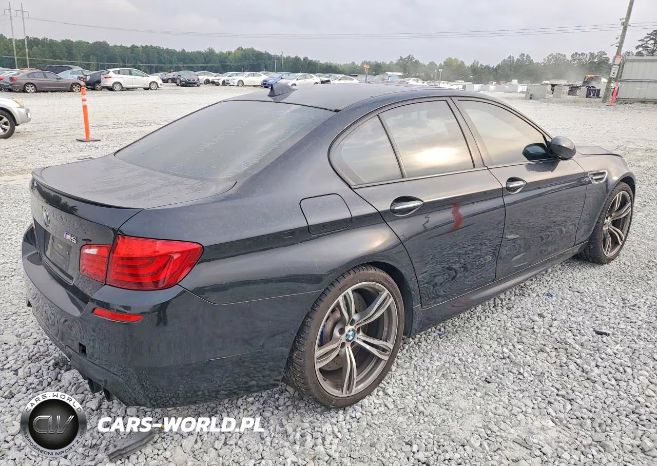 2013 BMW M5 VIN:WBSFV9C55DD095945 - 3