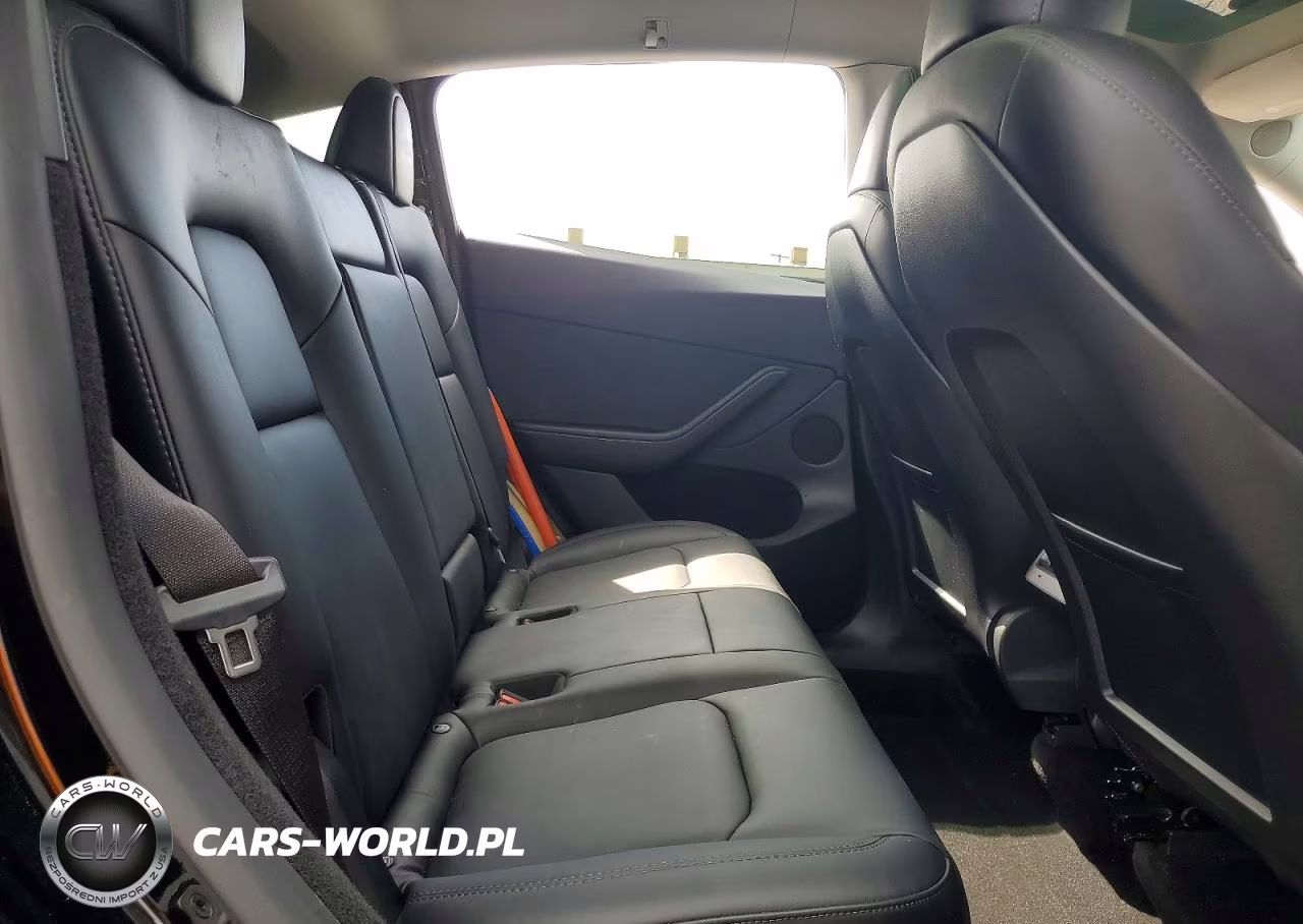 2023 Tesla Model Y VIN:7SAYGDEE8PA139346 - 10